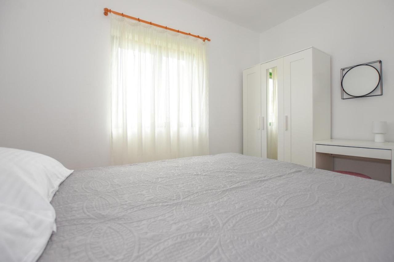 Apartments Kate Pag Town Bagian luar foto