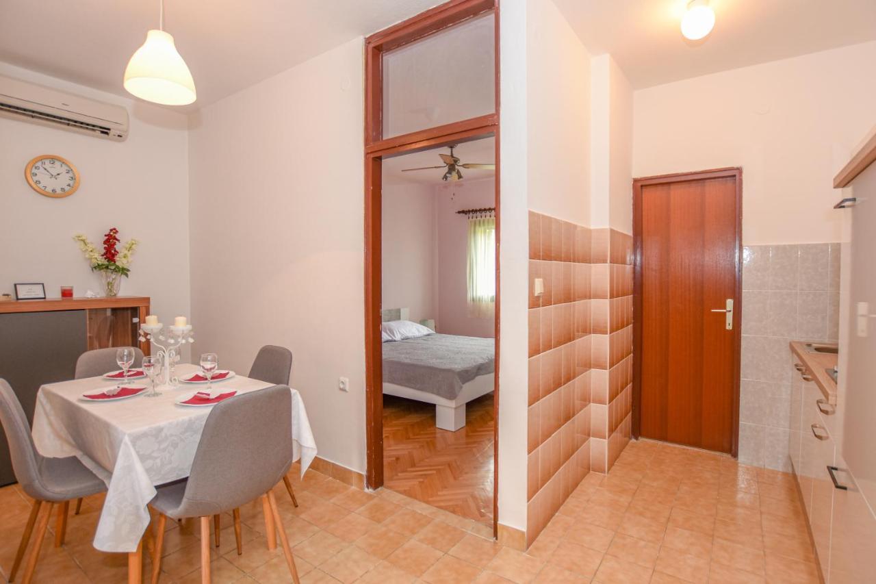 Apartments Kate Pag Town Bagian luar foto