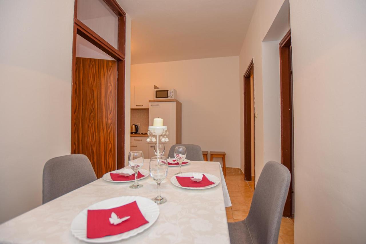 Apartments Kate Pag Town Bagian luar foto