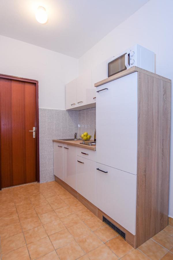 Apartments Kate Pag Town Bagian luar foto