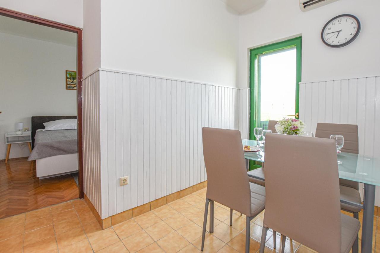 Apartments Kate Pag Town Bagian luar foto
