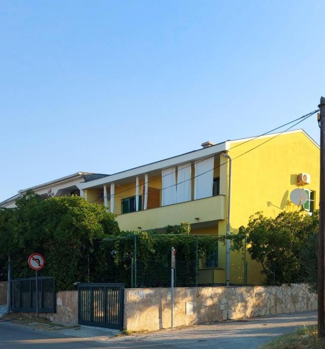 Apartments Kate Pag Town Bagian luar foto